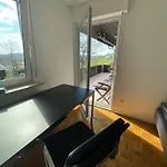 Διαμέρισμα Region Esslingen - Naehe Messe - Flughafen - Stuttgart - Wohnen Und Arbeiten Auf Zeit In 120m2 Wohlfuehlatmosphaere - Ab 3 Uebernachtungen - Geeignet Fuer 4 Pers Incl - Beistellbett Moeglich - Und Tiere Willkommen - Garage F