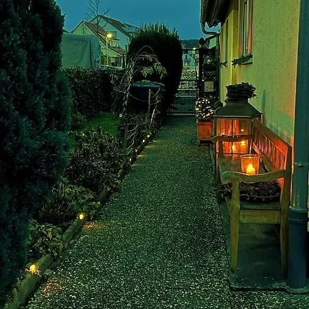 Region Esslingen - Naehe Messe - Flughafen - Stuttgart - Wohnen Und Arbeiten Auf Zeit In 120m2 Wohlfuehlatmosphaere - Ab 3 Uebernachtungen - Geeignet Fuer 4 Pers Incl - Beistellbett Moeglich - Und Tiere Willkommen - Garage F *