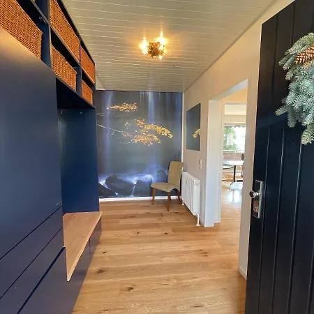 Region Esslingen - Naehe Messe - Flughafen - Stuttgart - Wohnen Und Arbeiten Auf Zeit In 120m2 Wohlfuehlatmosphaere - Ab 3 Uebernachtungen - Geeignet Fuer 4 Pers Incl - Beistellbett Moeglich - Und Tiere Willkommen - Garage F شقة *