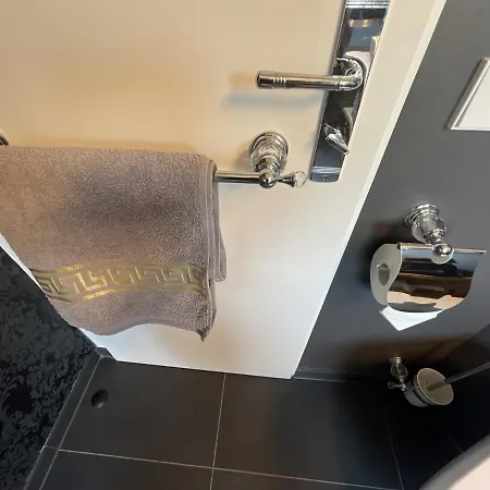 Region Esslingen - Naehe Messe - Flughafen - Stuttgart - Wohnen Und Arbeiten Auf Zeit In 120m2 Wohlfuehlatmosphaere - Ab 3 Uebernachtungen - Geeignet Fuer 4 Pers Incl - Beistellbett Moeglich - Und Tiere Willkommen - Garage F شقة Altbach