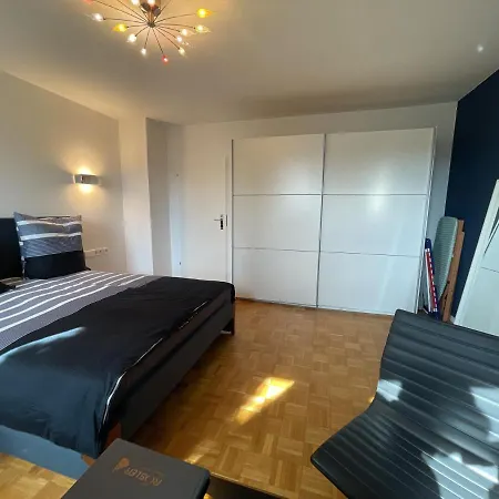 Region Esslingen - Naehe Messe - Flughafen - Stuttgart - Wohnen Und Arbeiten Auf Zeit In 120m2 Wohlfuehlatmosphaere - Ab 3 Uebernachtungen - Geeignet Fuer 4 Pers Incl - Beistellbett Moeglich - Und Tiere Willkommen - Garage F شقة Altbach