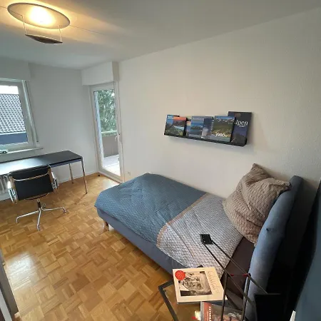 Region Esslingen - Naehe Messe - Flughafen - Stuttgart - Wohnen Und Arbeiten Auf Zeit In 120m2 Wohlfuehlatmosphaere - Ab 3 Uebernachtungen - Geeignet Fuer 4 Pers Incl - Beistellbett Moeglich - Und Tiere Willkommen - Garage F شقة *