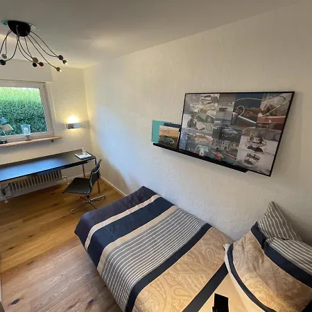 Region Esslingen - Naehe Messe - Flughafen - Stuttgart - Wohnen Und Arbeiten Auf Zeit In 120m2 Wohlfuehlatmosphaere - Ab 3 Uebernachtungen - Geeignet Fuer 4 Pers Incl - Beistellbett Moeglich - Und Tiere Willkommen - Garage F شقة Altbach