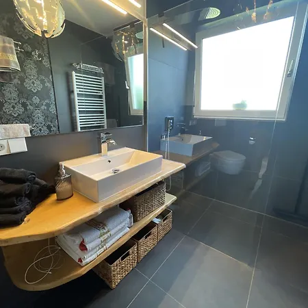 Region Esslingen - Naehe Messe - Flughafen - Stuttgart - Wohnen Und Arbeiten Auf Zeit In 120m2 Wohlfuehlatmosphaere - Ab 3 Uebernachtungen - Geeignet Fuer 4 Pers Incl - Beistellbett Moeglich - Und Tiere Willkommen - Garage F *