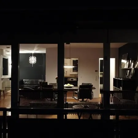 Region Esslingen - Naehe Messe - Flughafen - Stuttgart - Wohnen Und Arbeiten Auf Zeit In 120m2 Wohlfuehlatmosphaere - Ab 3 Uebernachtungen - Geeignet Fuer 4 Pers Incl - Beistellbett Moeglich - Und Tiere Willkommen - Garage F شقة *