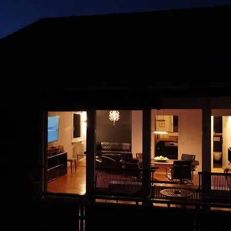 Region Esslingen - Naehe Messe - Flughafen - Stuttgart - Wohnen Und Arbeiten Auf Zeit In 120m2 Wohlfuehlatmosphaere - Ab 3 Uebernachtungen - Geeignet Fuer 4 Pers Incl - Beistellbett Moeglich - Und Tiere Willkommen - Garage F شقة *