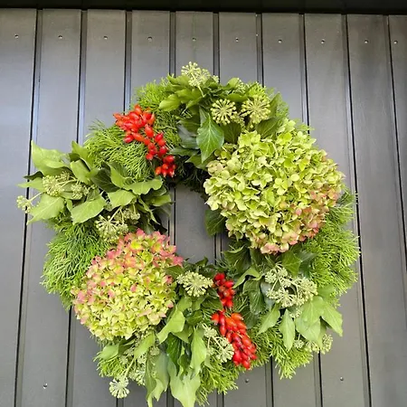 Region Esslingen - Naehe Messe - Flughafen - Stuttgart - Wohnen Und Arbeiten Auf Zeit In 120m2 Wohlfuehlatmosphaere - Ab 3 Uebernachtungen - Geeignet Fuer 4 Pers Incl - Beistellbett Moeglich - Und Tiere Willkommen - Garage F Altbach