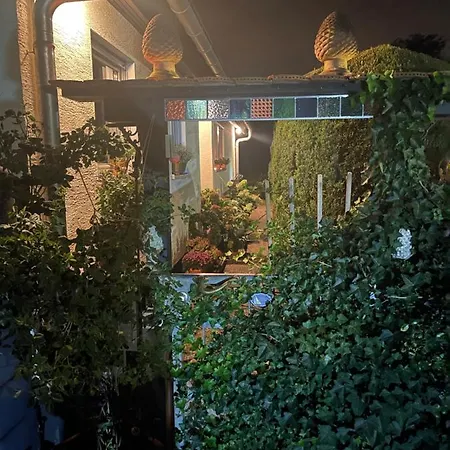 Lägenhet Region Esslingen - Naehe Messe - Flughafen - Stuttgart - Wohnen Und Arbeiten Auf Zeit In 120m2 Wohlfuehlatmosphaere - Ab 3 Uebernachtungen - Geeignet Fuer 4 Pers Incl - Beistellbett Moeglich - Und Tiere Willkommen - Garage F Altbach
