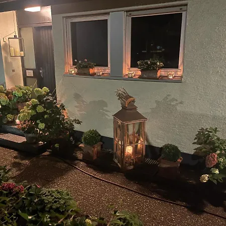 شقة Region Esslingen - Naehe Messe - Flughafen - Stuttgart - Wohnen Und Arbeiten Auf Zeit In 120m2 Wohlfuehlatmosphaere - Ab 3 Uebernachtungen - Geeignet Fuer 4 Pers Incl - Beistellbett Moeglich - Und Tiere Willkommen - Garage F *