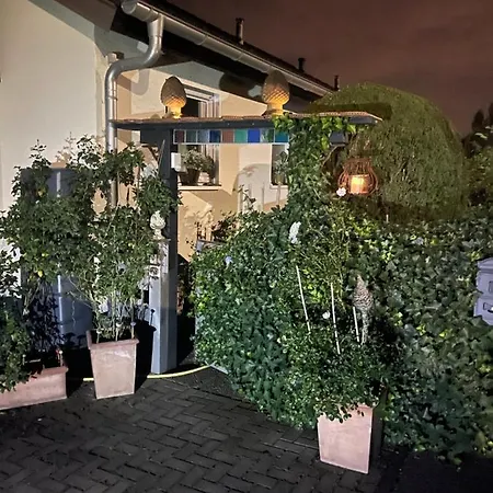 Region Esslingen - Naehe Messe - Flughafen - Stuttgart - Wohnen Und Arbeiten Auf Zeit In 120m2 Wohlfuehlatmosphaere - Ab 3 Uebernachtungen - Geeignet Fuer 4 Pers Incl - Beistellbett Moeglich - Und Tiere Willkommen - Garage F شقة