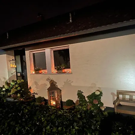 شقة Region Esslingen - Naehe Messe - Flughafen - Stuttgart - Wohnen Und Arbeiten Auf Zeit In 120m2 Wohlfuehlatmosphaere - Ab 3 Uebernachtungen - Geeignet Fuer 4 Pers Incl - Beistellbett Moeglich - Und Tiere Willkommen - Garage F