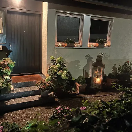 شقة Region Esslingen - Naehe Messe - Flughafen - Stuttgart - Wohnen Und Arbeiten Auf Zeit In 120m2 Wohlfuehlatmosphaere - Ab 3 Uebernachtungen - Geeignet Fuer 4 Pers Incl - Beistellbett Moeglich - Und Tiere Willkommen - Garage F *