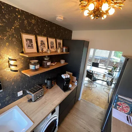 شقة Region Esslingen - Naehe Messe - Flughafen - Stuttgart - Wohnen Und Arbeiten Auf Zeit In 120m2 Wohlfuehlatmosphaere - Ab 3 Uebernachtungen - Geeignet Fuer 4 Pers Incl - Beistellbett Moeglich - Und Tiere Willkommen - Garage F *