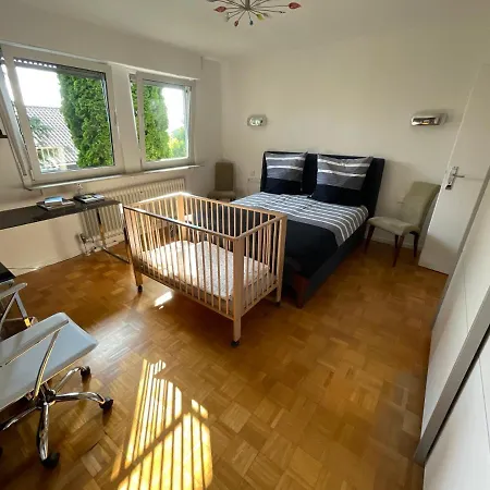 شقة Region Esslingen - Naehe Messe - Flughafen - Stuttgart - Wohnen Und Arbeiten Auf Zeit In 120m2 Wohlfuehlatmosphaere - Ab 3 Uebernachtungen - Geeignet Fuer 4 Pers Incl - Beistellbett Moeglich - Und Tiere Willkommen - Garage F