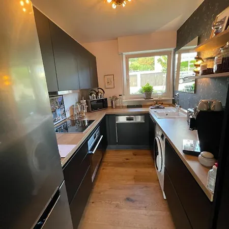 Region Esslingen - Naehe Messe - Flughafen - Stuttgart - Wohnen Und Arbeiten Auf Zeit In 120m2 Wohlfuehlatmosphaere - Ab 3 Uebernachtungen - Geeignet Fuer 4 Pers Incl - Beistellbett Moeglich - Und Tiere Willkommen - Garage F شقة *