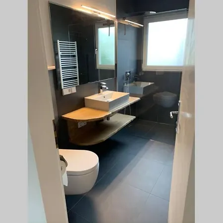 شقة Region Esslingen - Naehe Messe - Flughafen - Stuttgart - Wohnen Und Arbeiten Auf Zeit In 120m2 Wohlfuehlatmosphaere - Ab 3 Uebernachtungen - Geeignet Fuer 4 Pers Incl - Beistellbett Moeglich - Und Tiere Willkommen - Garage F *