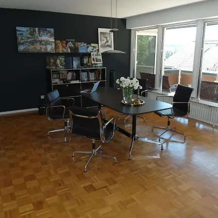 Region Esslingen - Naehe Messe - Flughafen - Stuttgart - Wohnen Und Arbeiten Auf Zeit In 120m2 Wohlfuehlatmosphaere - Ab 3 Uebernachtungen - Geeignet Fuer 4 Pers Incl - Beistellbett Moeglich - Und Tiere Willkommen - Garage F شقة *