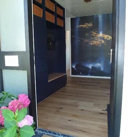 Region Esslingen - Naehe Messe - Flughafen - Stuttgart - Wohnen Und Arbeiten Auf Zeit In 120m2 Wohlfuehlatmosphaere - Ab 3 Uebernachtungen - Geeignet Fuer 4 Pers Incl - Beistellbett Moeglich - Und Tiere Willkommen - Garage F شقة Altbach